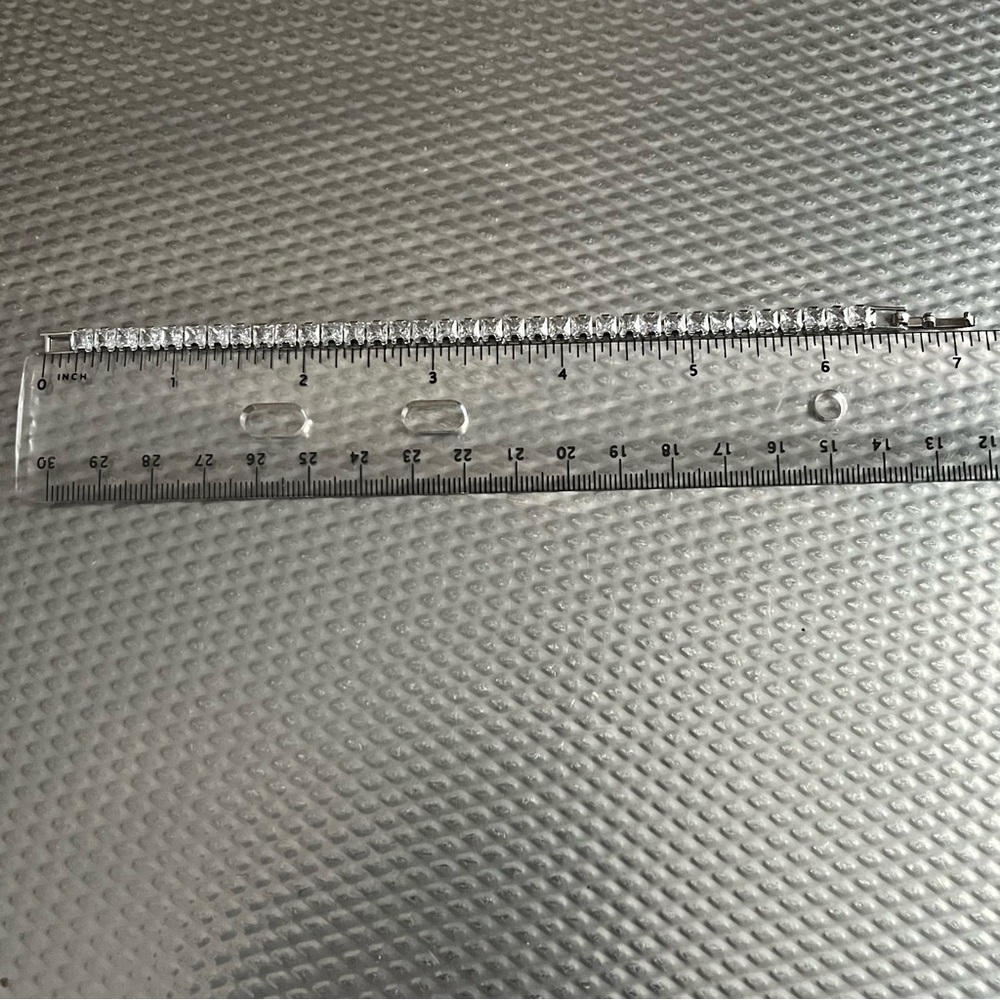 Square cut tennis bracelet, 6” long - Picture 4 of 7